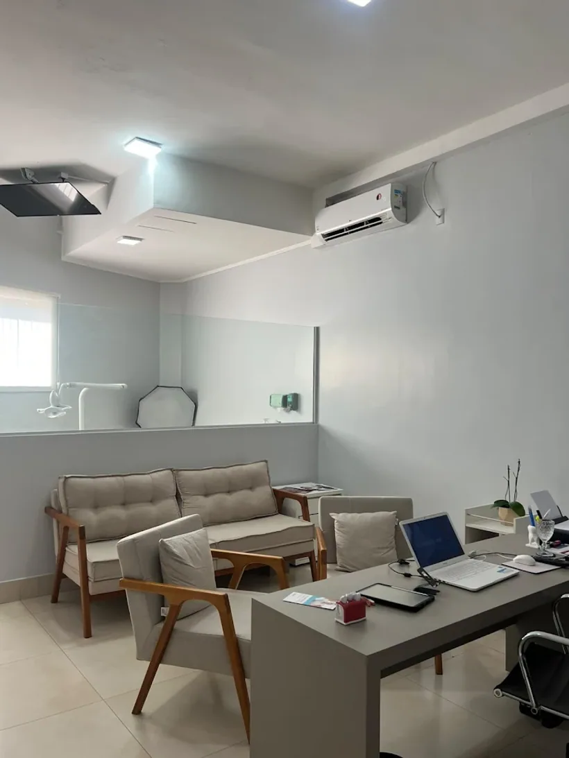 Recepção e sala de atendimento do Instituto Line Clinic em Anápolis